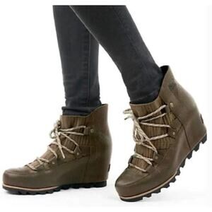 Sorel Women's Sandy Hidden Wedge leather Lace Up Boot size 8.5